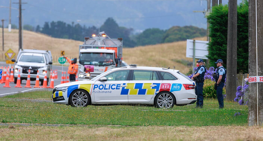 新西兰海滩住宅深夜爆枪击，1死3重伤！奥克兰东区深夜发现重伤者，警方紧急封路！失业率或已见顶，新西兰就业信心回升！南岛暴雨来袭 - 2