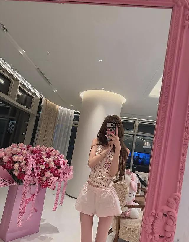 王思聪马尔代夫过38岁生日，女友懒懒用树叶鲜花在床上制造浪漫（组图） - 10