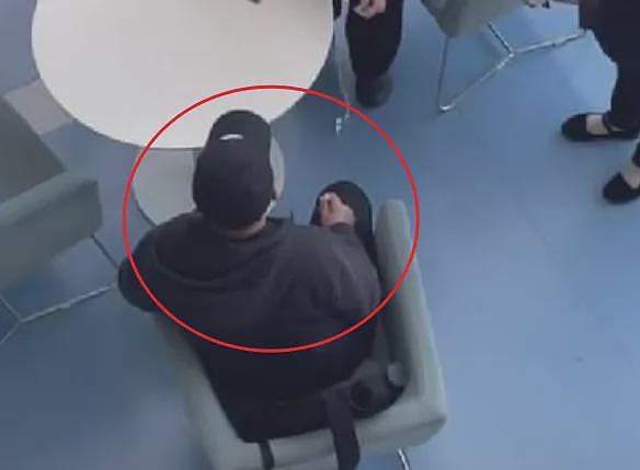 江苏高校图书馆“约睡”事件曝光，随机找女大学生撩骚被骂上热搜（组图） - 9