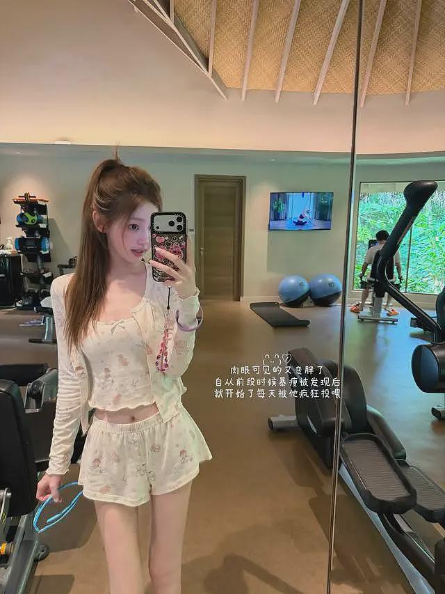 懒懒太累了！硬刚黄一鸣晒3500万海胆，王思聪又带新女伴韩国游玩（组图） - 12