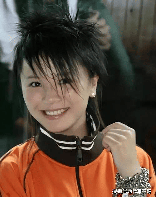 她被称为“最惨超女”,34岁生子后住5平米的小屋(组图) - 1