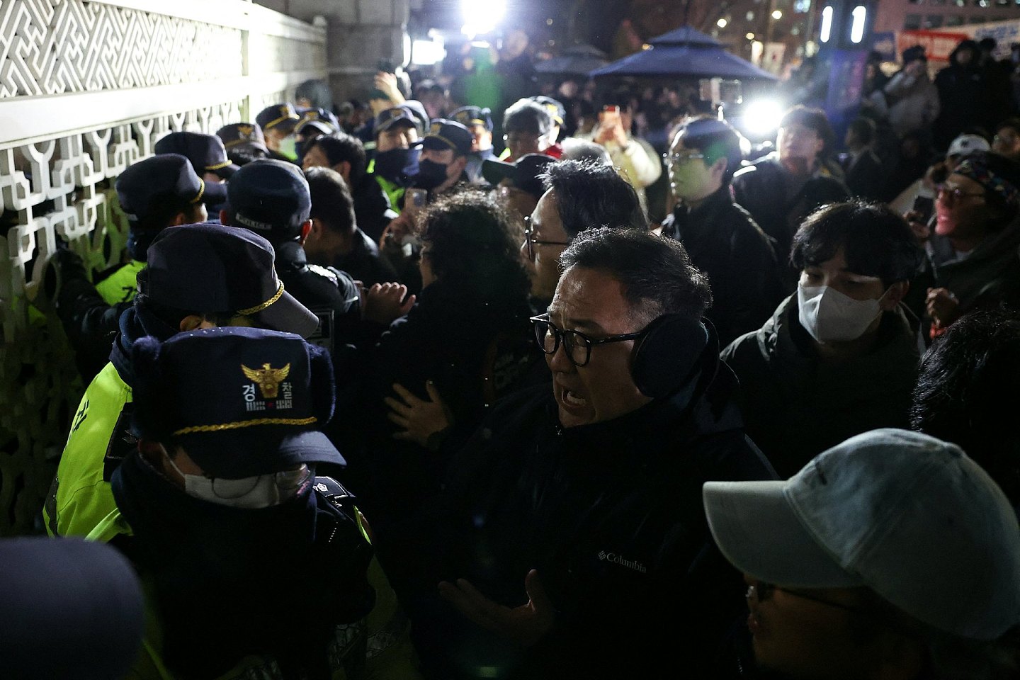尹锡悦戒严案被控“内乱罪首谋”,韩国检方寻求法院判处死刑(视频/组图) - 3
