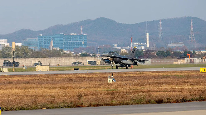 只是航空迷？两中国高中生走遍美军基地拍摄被捕（组图） - 1