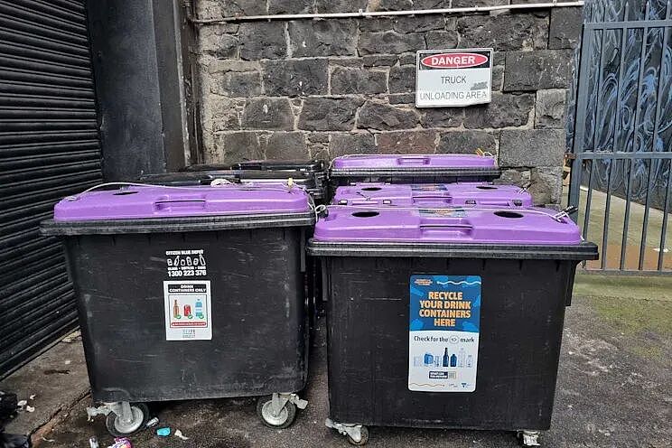 气死了！墨店主攒了一堆瓶瓶罐罐准备卖钱，一夜之间全被 “偷走” ！（组图） - 2