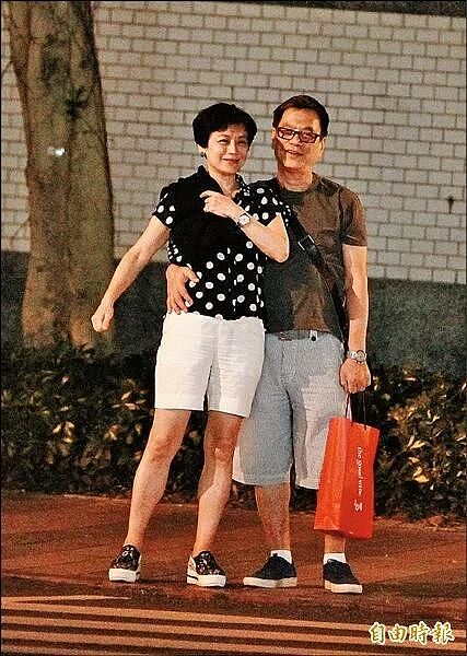 诞私生子震惊全城?与已婚男三人行当街调情,做恶婆婆遭报应儿子患怪病,新婚4个月被老公赶出家门?(组图) - 37