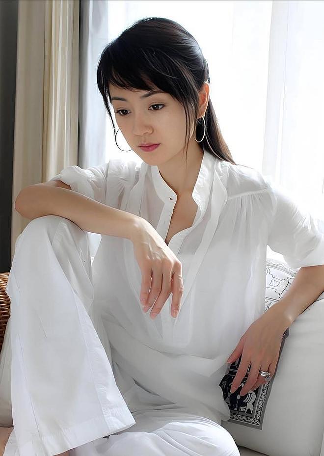 认识3天就闪婚大15岁老戏骨,婚后一直租房住,如今她却非常幸福(组图) - 10
