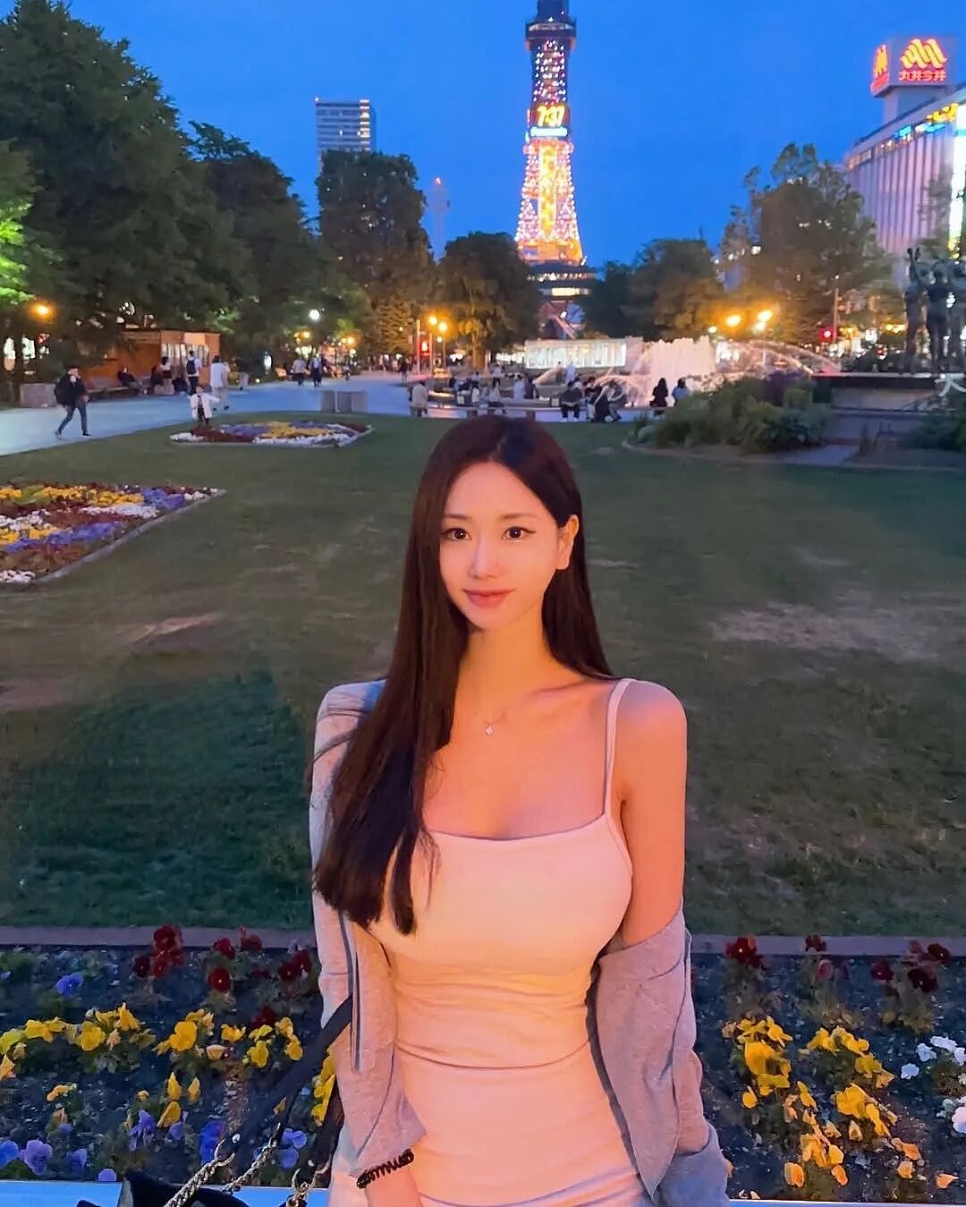 【美女】韩国巨乳女神!极品大奶牛,前凸后翘,无敌了…(组图) - 5