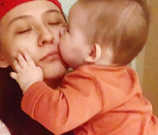未婚生育,娃都一岁了?36岁女顶流突然晒照,被质疑“去父留子”,网友:现在都流行这么当妈吗?(组图) - 21
