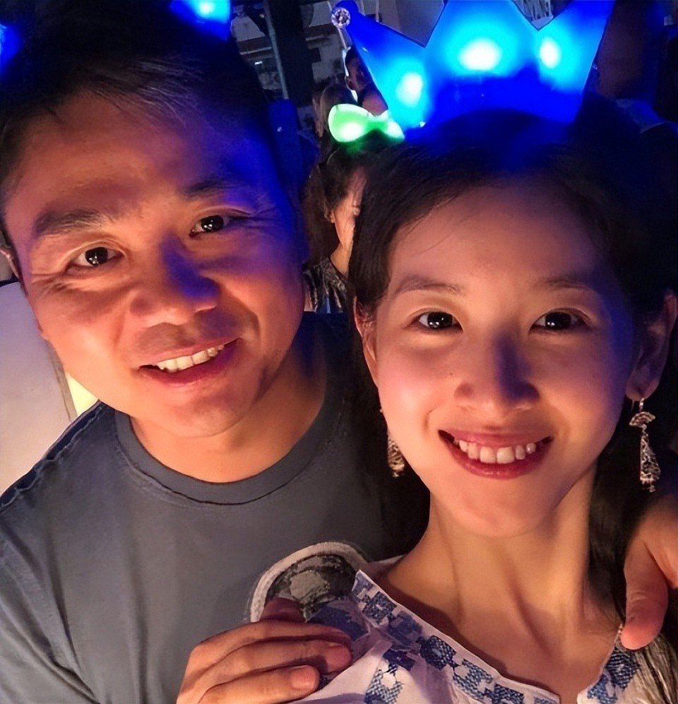 从京东老板娘,到600亿商业大佬,到做节目采访刘嘉玲,章泽天凭什么?(组图) - 16