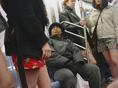脱裤子脱上瘾?伦敦地铁无裤日被骂上热搜,终于被要求封杀了(组图) - 6
