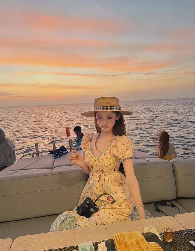 王思聪马尔代夫过38岁生日，女友懒懒用树叶鲜花在床上制造浪漫（组图） - 3