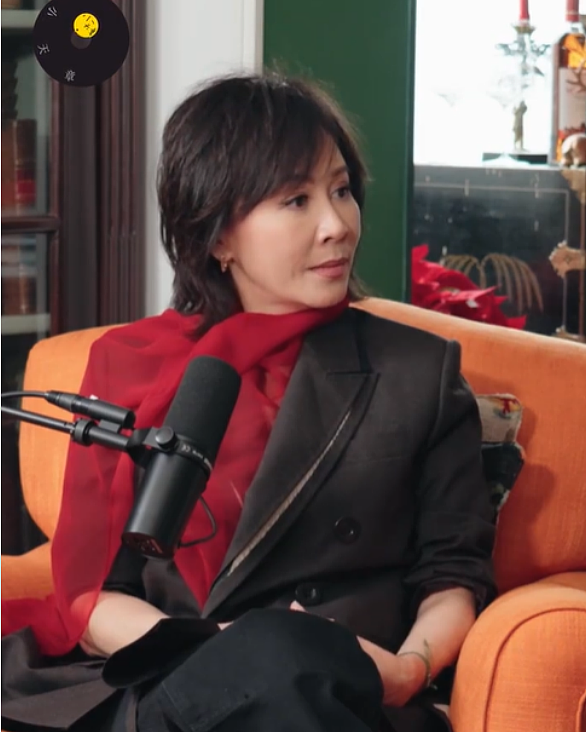 从京东老板娘,到600亿商业大佬,到做节目采访刘嘉玲,章泽天凭什么?(组图) - 9