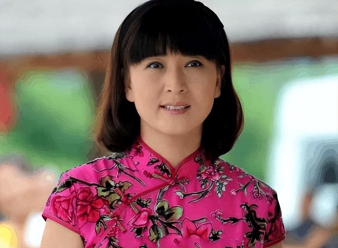 闫学晶直播为儿哭穷称几十万难养家,为何中国网民怒火难消?(组图) - 2