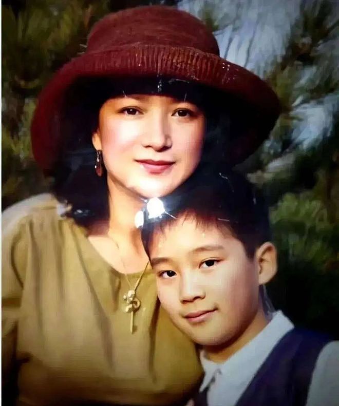 何晴冥诞,儿子发文替爸爸继母鸣不平,称他们为治疗母亲拼尽全力(组图) - 5