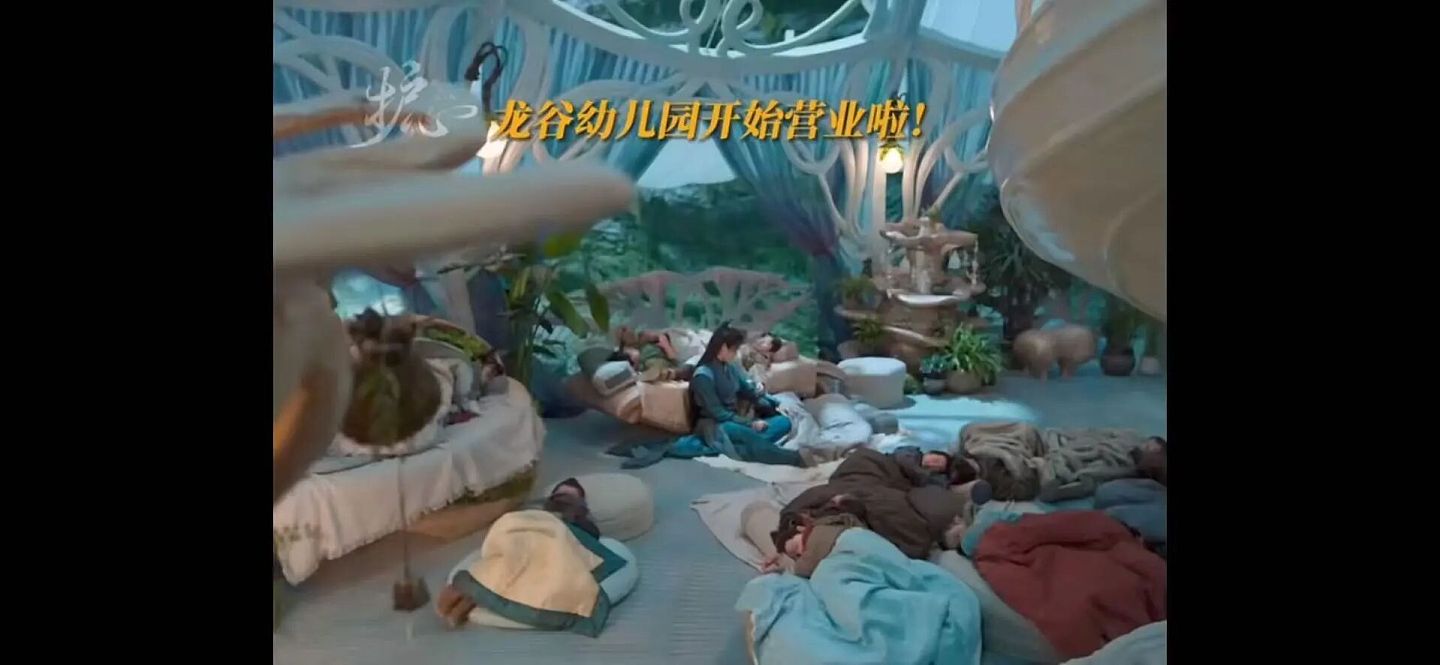 坠入池塘的幼儿园校车、园长和7个孩子(组图) - 3
