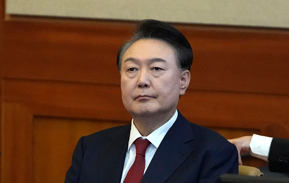 被求处死刑!尹锡悦满脸涨红法庭怒吼89分钟,律师听到打瞌睡(图) - 1