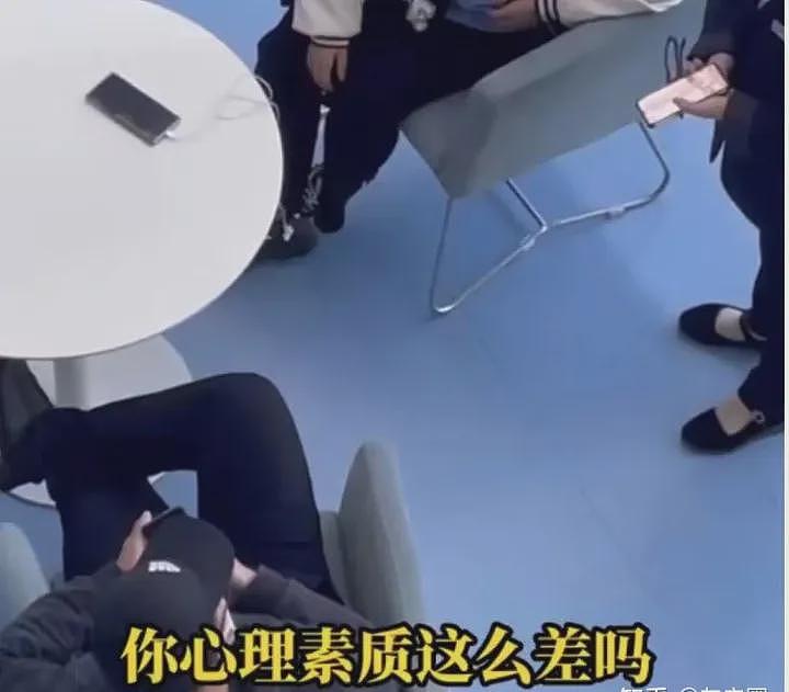 江苏高校图书馆“约睡”事件曝光，随机找女大学生撩骚被骂上热搜（组图） - 6