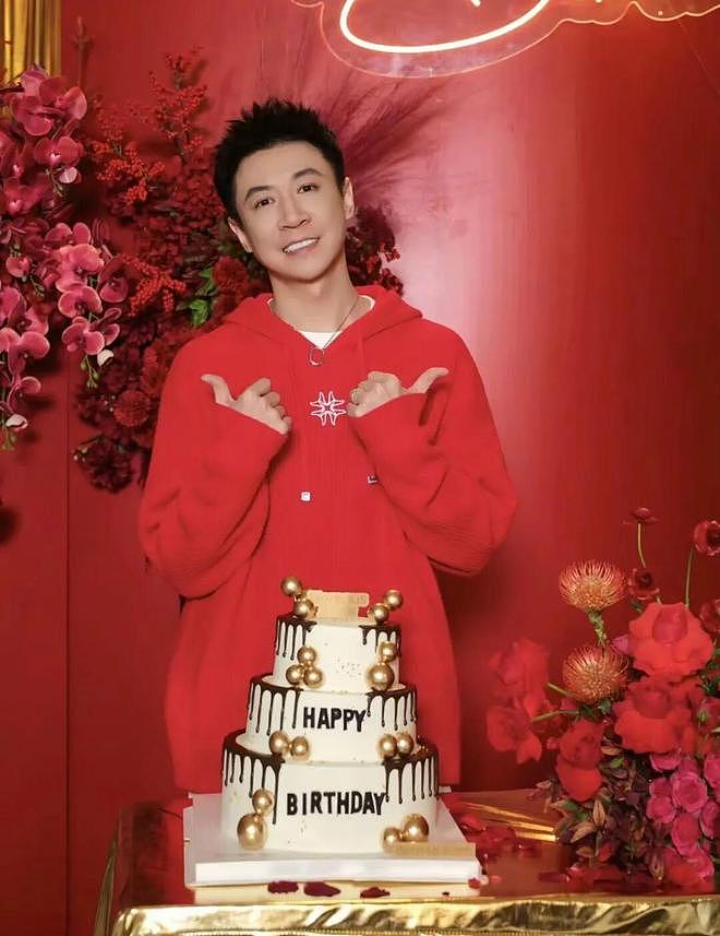 董璇为张维伊庆38岁生日,夫妻亲吻秀恩爱,小酒窝生日贺卡真情流露(组图) - 7