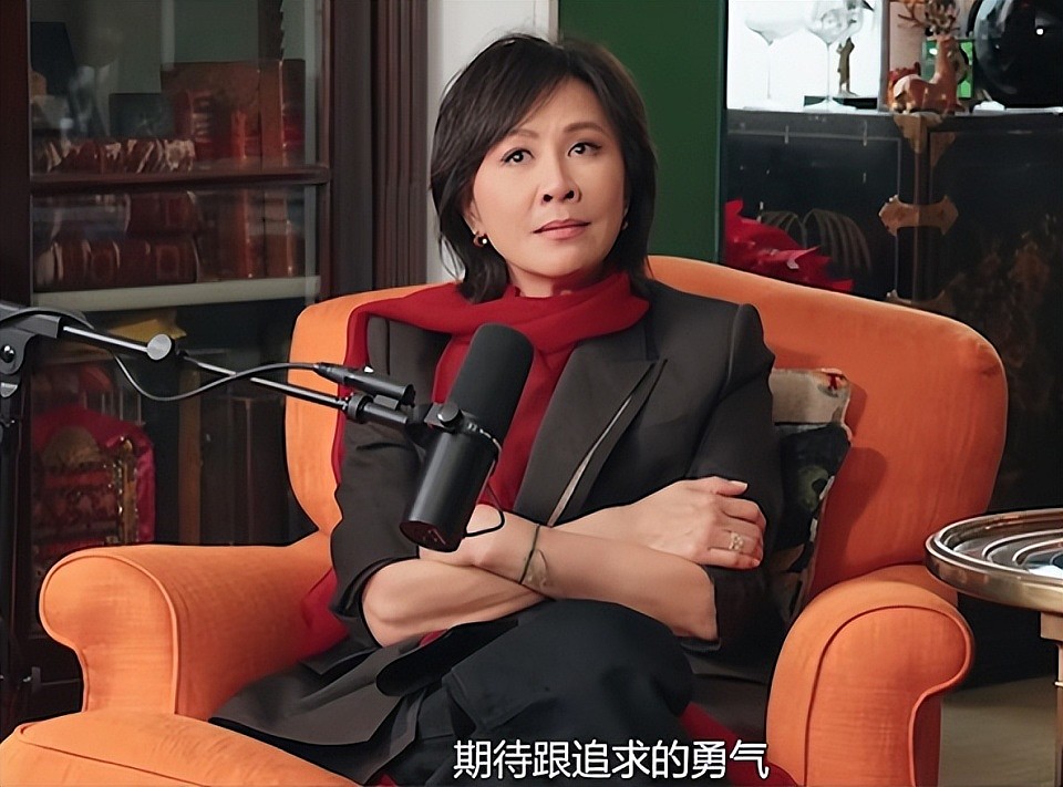 从京东老板娘,到600亿商业大佬,到做节目采访刘嘉玲,章泽天凭什么?(组图) - 10