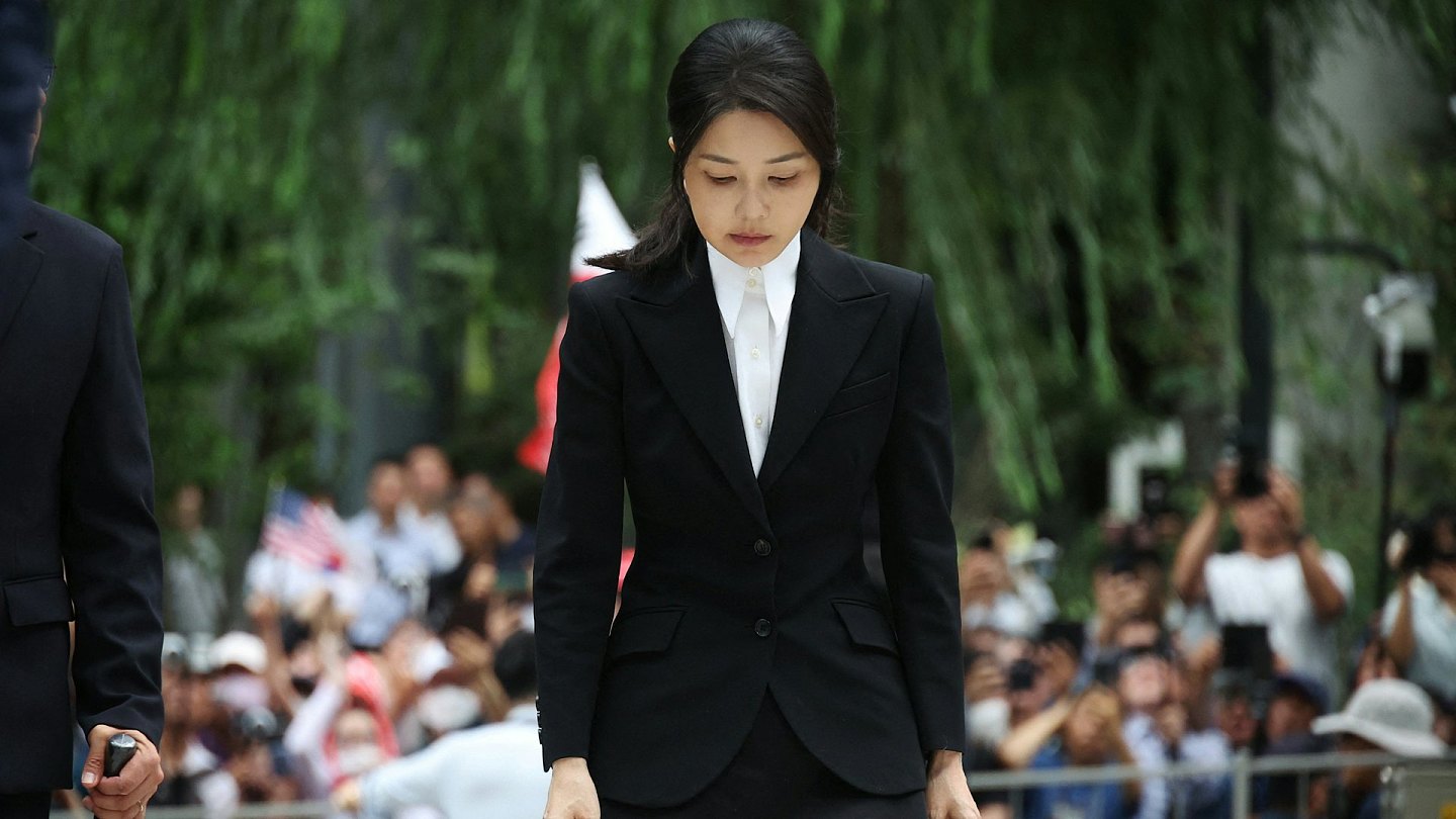 尹锡悦戒严案被控“内乱罪首谋”,韩国检方寻求法院判处死刑(视频/组图) - 11
