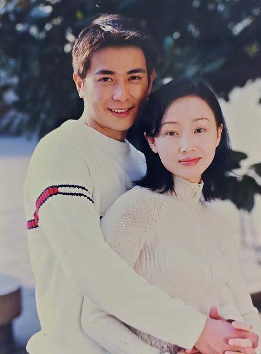 黄慧颐晒保剑锋泰国旅游照:斥责男方婚前出轨,不办婚礼不买婚纱(组图) - 1
