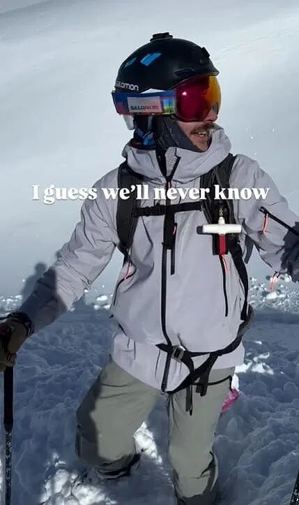 老哥滑雪时发现雪里伸出一只脚!最终在活埋前把人挖出,惊险...(组图) - 1