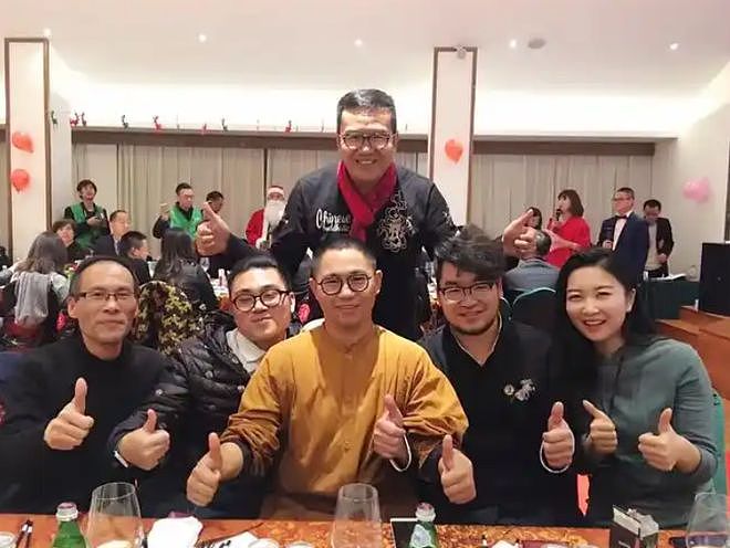 马云前助理陈伟去世，马云夫妇送花圈，两人相识33年经常一起打牌（组图） - 9