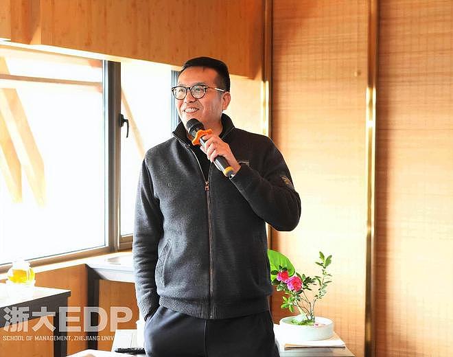马云前助理陈伟去世，马云夫妇送花圈，两人相识33年经常一起打牌（组图） - 5