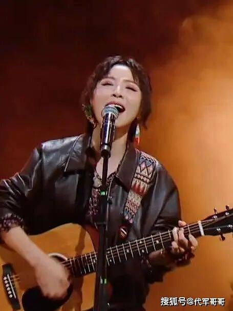 她被称为“最惨超女”,34岁生子后住5平米的小屋(组图) - 2