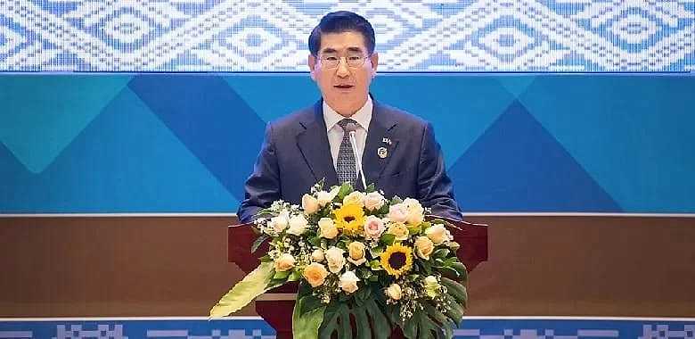满脸涨红紧抓麦克风!尹锡悦庭上陈述激辩89分钟(组图) - 3