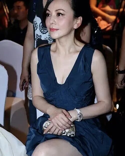 【美女】55岁雪姨性感身材不输林志玲，成熟健康自信的美（组图） - 5