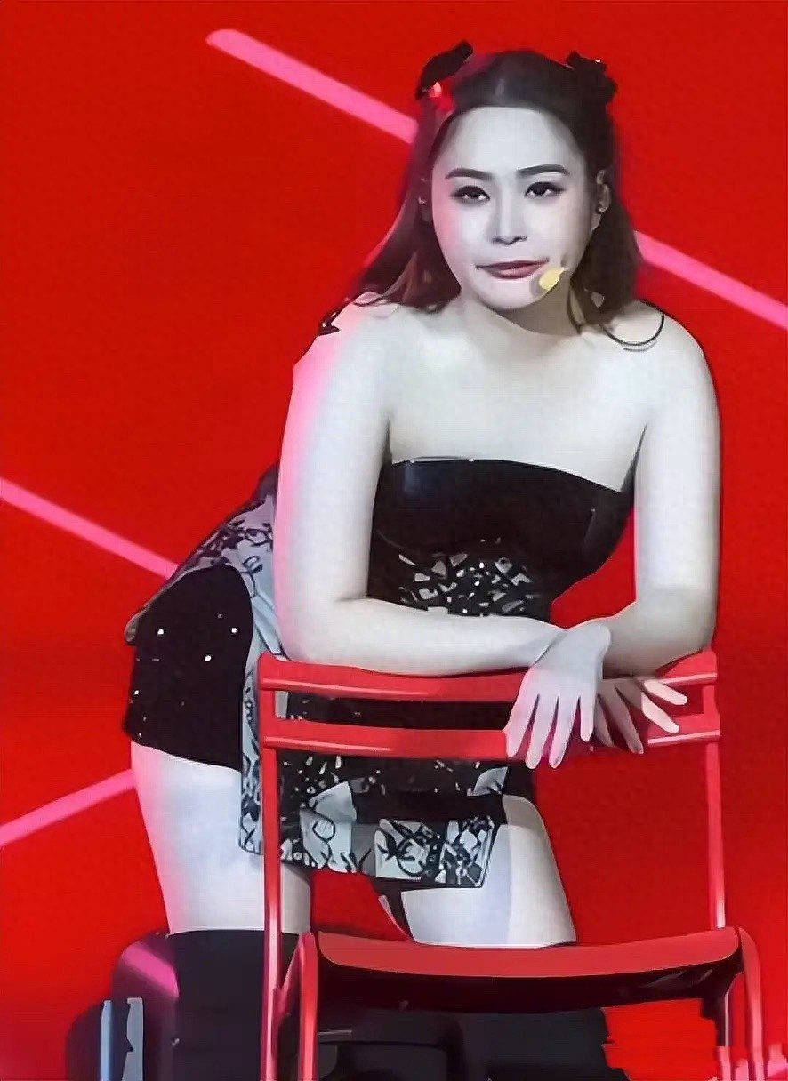 44岁阿娇美回来了!瘦到100斤穿短裙还有小蛮腰(组图) - 1