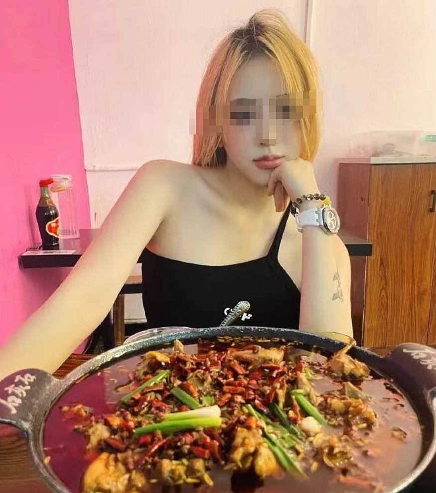 高颜女博主把自己命作没了:胳膊染梅毒+外网“下海”+私生活作息混乱(组图) - 9