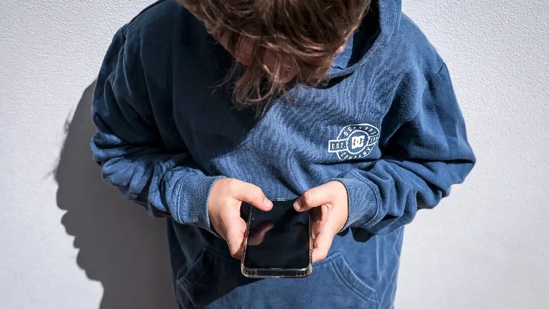 在被禁用社媒后，澳州青少年有的大呼“前所未有的自由“，有的依然千方百计绕过年龄限制继续沉迷...（组图） - 28