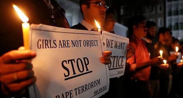 2名印度男子露台强奸6岁女童,将其扔下楼致死,恶劣拒捕引发枪战(组图) - 3