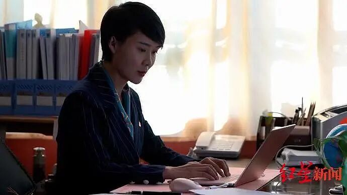 新疆网红“马背上的女县长”贺娇龙意外坠马抢救无效去世!最后一条朋友圈配文“若为热爱,便所向披靡”(视频/组图) - 1