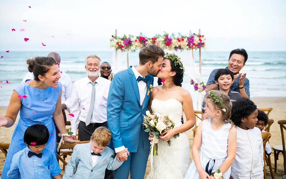 头婚年龄逼近40?“浪漫之城”掀起结婚潮!越晚越爱结是什么操作?(组图) - 9