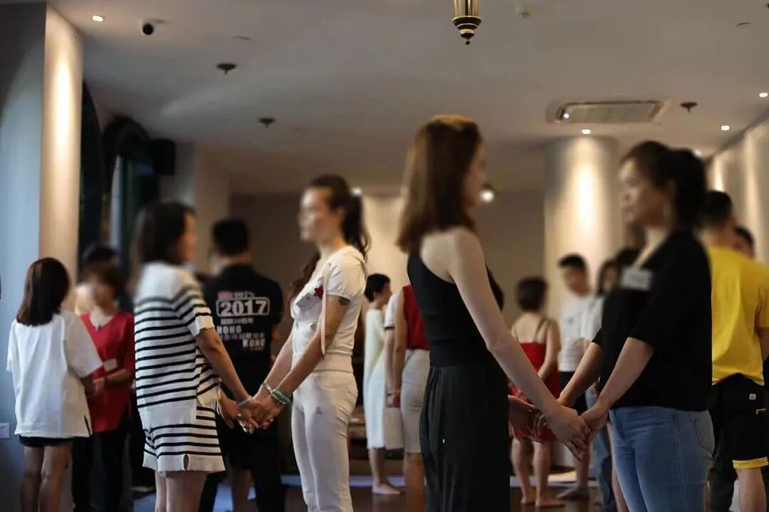 ‌“开过宝马谁还想开卡罗拉？”‌湖南男子出轨后对妻子的扎心坦白，揭开了中年婚姻里最隐秘的痛（组图） - 2