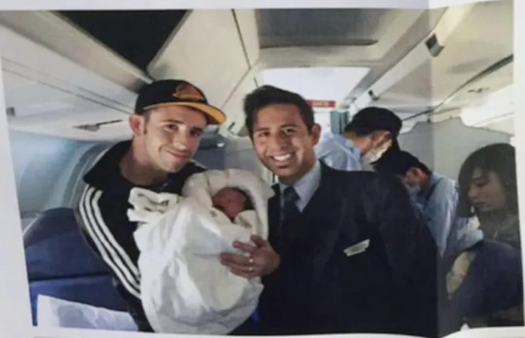 从奇迹到悲剧，华人母亲“空中生女”轰动全球！5年后孩子嘴唇被打裂，膀胱破裂致死（组图） - 8