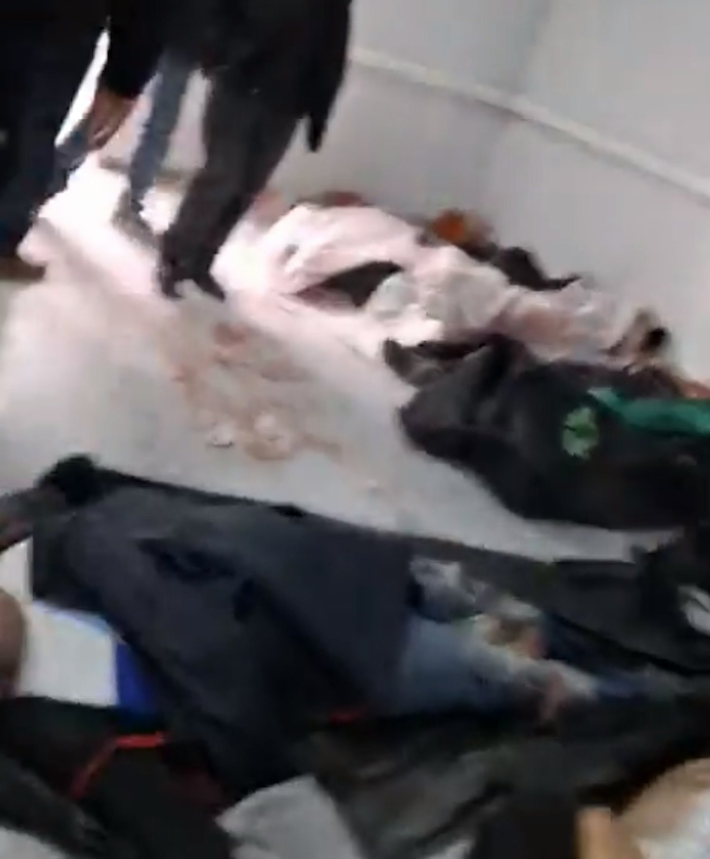 伊朗示威:“街上弥漫血腥味!”德黑兰太平间内外尸袋摆满地视频曝(视频/组图) - 3