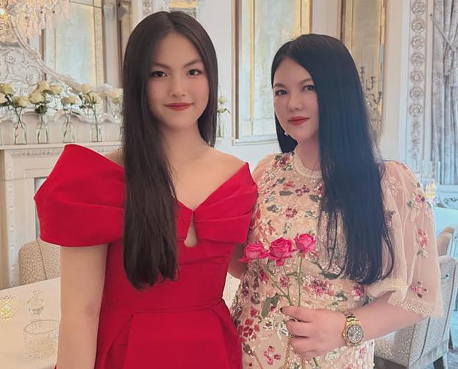李湘账号被禁后首现身！与女儿在香港逛超市，状态悠闲未受影响（组图） - 1