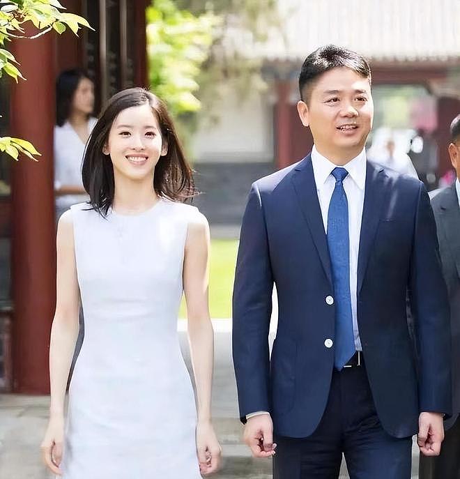 章泽天播客表现大翻车！采访接不上话脑袋空空，学霸人设遭质疑（组图） - 18