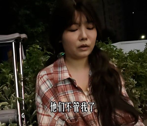 23岁女患骨癌遭截肢,父母失联自签做6次手术求生:妈说她是负累(组图) - 7
