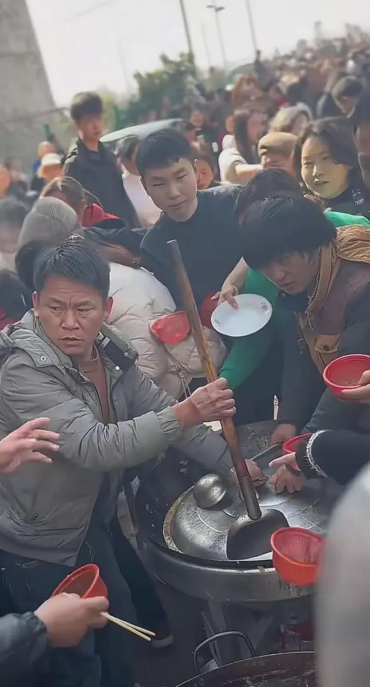 丢人丢到国外了？丰城万人杀猪饭大翻车，举办者回应曝真相！（组图） - 4