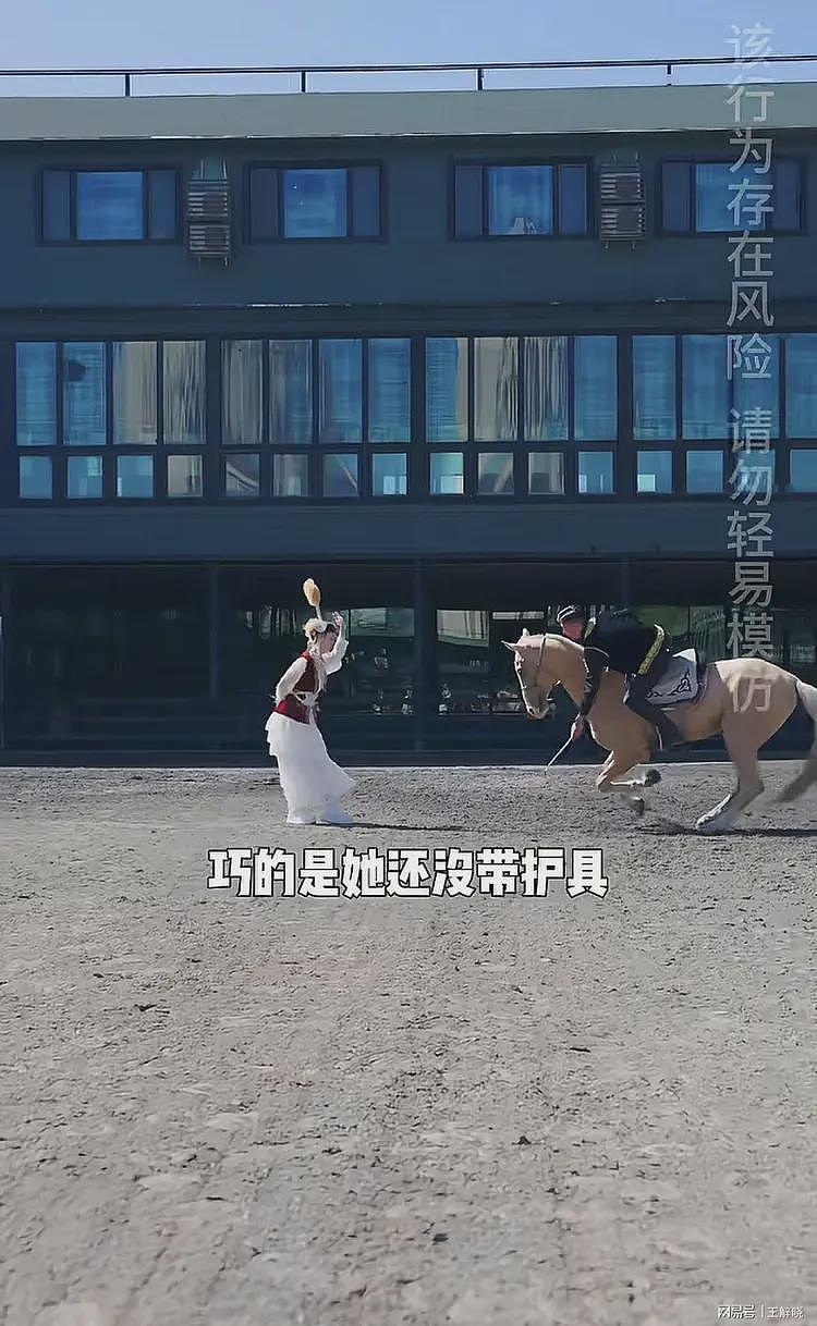 曝贺娇龙丧命关键原因，被马蹄击碎后脑勺拖行，最终器官衰竭离世（组图） - 13