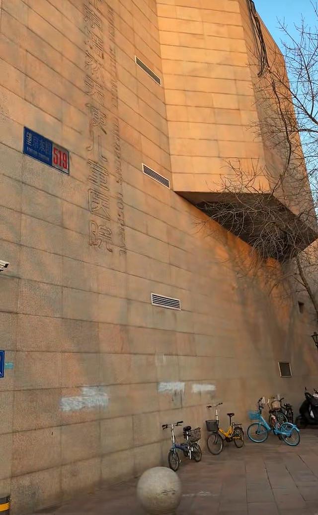 李亚鹏拖欠2000万租金后口碑突然反转，公众已捐881万（组图） - 7