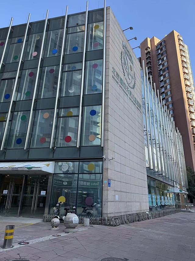 李亚鹏拖欠2000万租金后口碑突然反转，公众已捐881万（组图） - 5