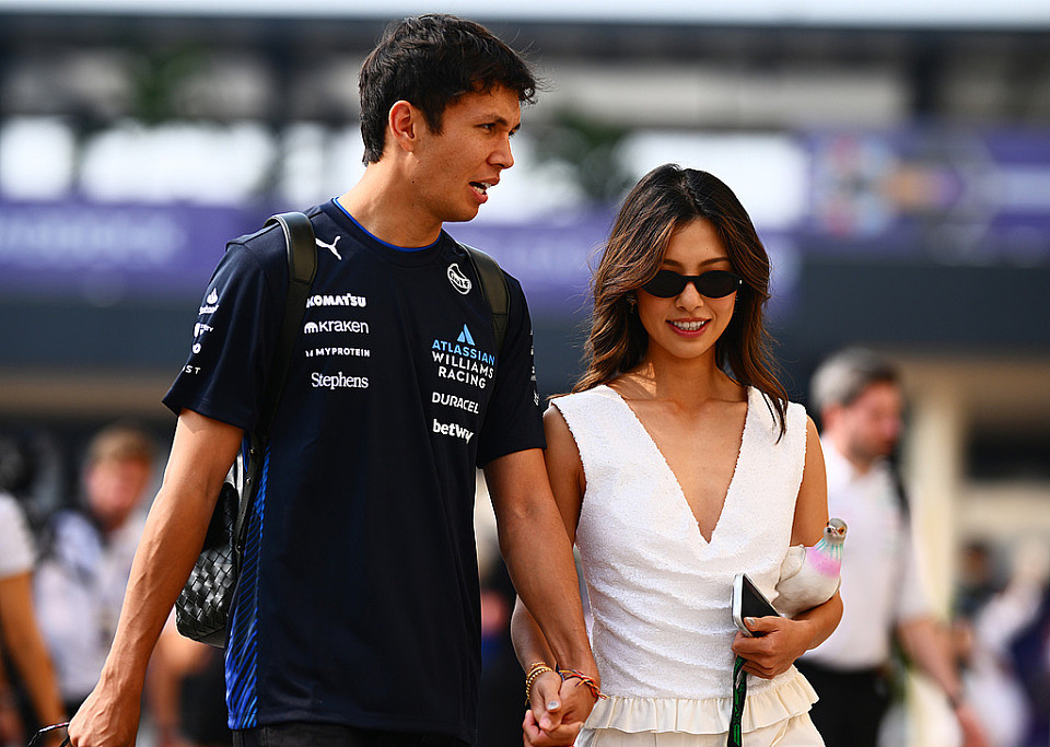 成中国女婿！F1车手阿尔本与高尔夫球手何沐妮订婚，威廉姆斯车队送祝福（组图） - 1