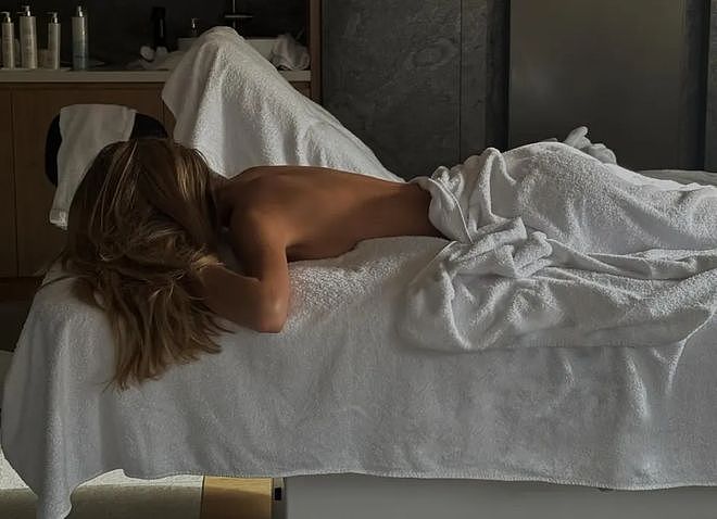 辛纳的模特女友半赤身出镜,就在澳网开打前,曾跟舒马赫儿子恋爱(组图) - 2