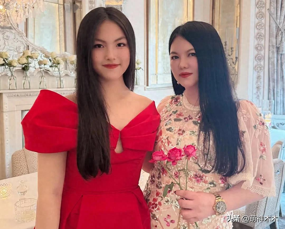李湘账号被禁后与女儿在香港逛街，疯传3原因被封（组图） - 1
